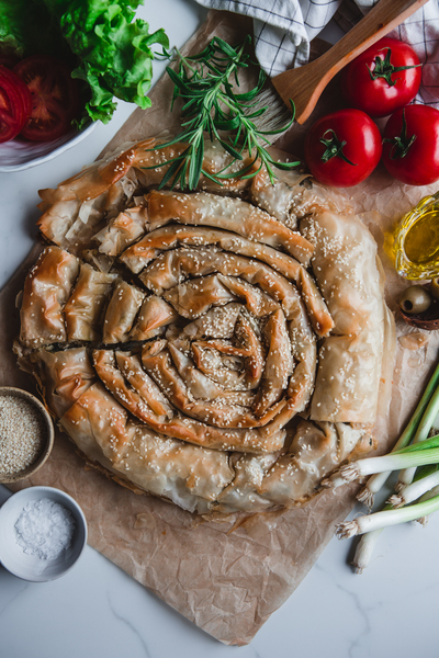 Burek med vårlök och rosmarin